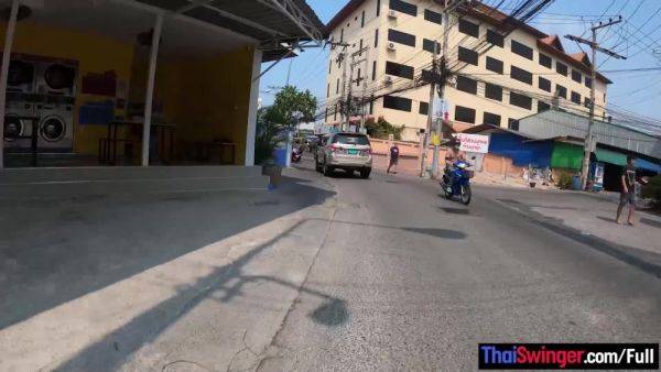 Amateur Thai girl picked up in a mall and fucked from behind doggystyle - sunporno.com - Thailand on nochargetube.com