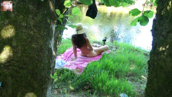 Solo Girl Exhibiting Outdoor At The River - voyeurhit.com on nochargetube.com