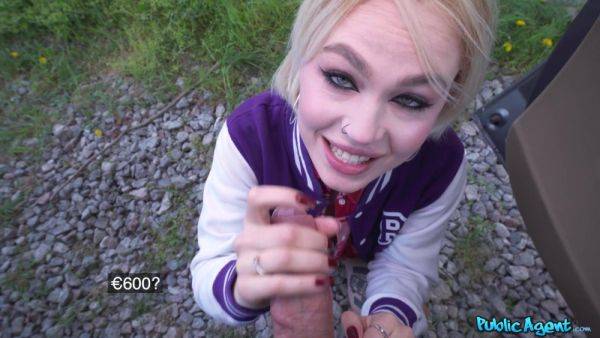 Hitchhiking Super Sucker - blonde chick Greta Foss gives head and handjob outdoors - xhand.com - Russia on nochargetube.com