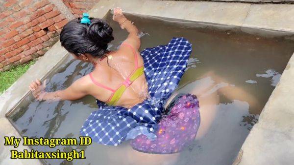 Desi Indian Outdoor Village Opne Water Tenk Bathing Desi Girl Hindi Audio - upornia.com - India on nochargetube.com