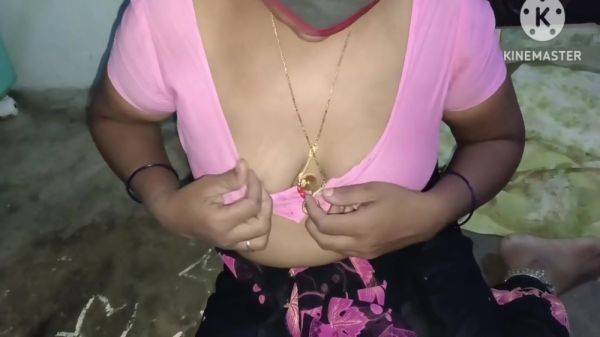 Aunty Showing Her Boobs - hclips.com - India on nochargetube.com