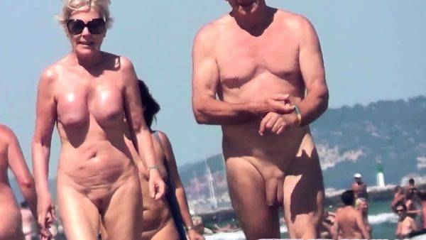 Nude Amateurs Beach Couples Walking On The Beach Compilation - drtuber.com on nochargetube.com