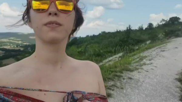 Je Suis Une Vraie Coquine Je Mexhibe Sur Montagne Avec Des Gens A Cote Mmmh Jadore - hclips.com on nochargetube.com