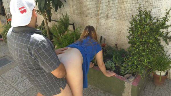 Amateur Sex With The Gardener - hclips.com on nochargetube.com