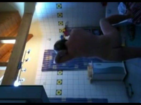 Spying On Mom Shaving Her Body In Bathroom - hclips.com on nochargetube.com