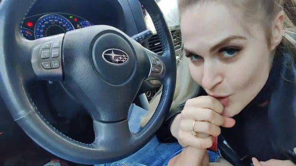 Passionate Blowjob In The Car 4 Min - hclips.com on nochargetube.com