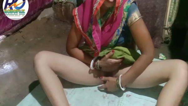 Desi Village Sex Maal Unbuttoned Her Blouse And Took Out Milk From Her Nipples And Put Her Finger In Her Pussy - hclips.com - India on nochargetube.com