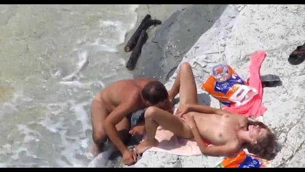 Voyeur On Public Beach Coitus - Hot Cunnilingus - hclips.com on nochargetube.com