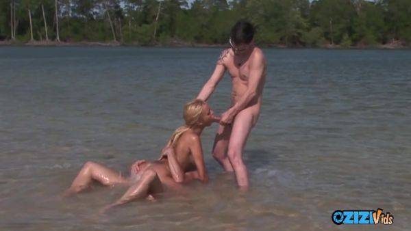 Rough Double Penetration With A Hot Blonde In Shallow Waters - videomanysex.com on nochargetube.com