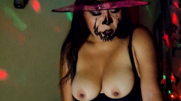 Hot Milf In Free Exclusive Video!! The Witch Is Activated On Halloween - desi-porntube.com - India on nochargetube.com