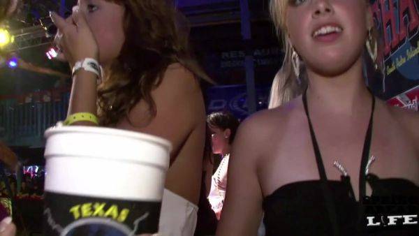 Spring Break Girls Club Flashing and Limo Ride - hotmovs.com on nochargetube.com