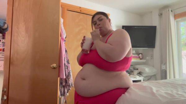 Ssbbw Beautiful Women Eating For Belly Fat Gain #bigbelly - upornia.com on nochargetube.com