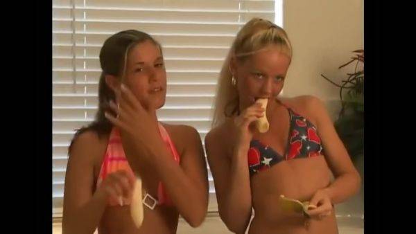 Lesbians In Bikini - tubepornclassic.com on nochargetube.com