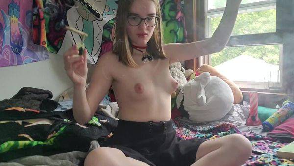 Nerdy teen webcam slut smokes and masturbates till squirting - anysex.com on nochargetube.com