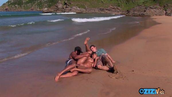 Hardcore Sex On The Beach With A Whorish Brunette - hotmovs.com on nochargetube.com