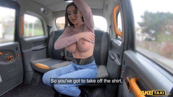 Laura Fiorentino, the insatiable MILF, gets roughed up by a taxi driver in fake taxi - sexu.com - Italy on nochargetube.com