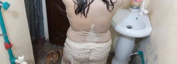 Washroom Nahaty Hue Desi House Wife With 18 Years - desi-porntube.com on nochargetube.com