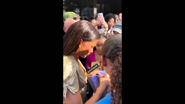 Zendaya nipple slip at a fan signing - drtuber.com on nochargetube.com