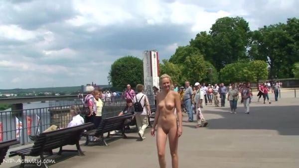 Slutty Blonde Linda Amateur Public - upornia.com on nochargetube.com