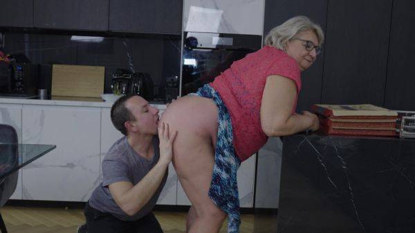 Granny blows the dick wet prior to fuck and swallow - xbabe.com on nochargetube.com