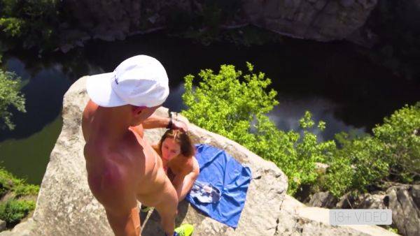 Wild Public Fucking On A High Cliff In Canyon - videomanysex.com - Italy on nochargetube.com