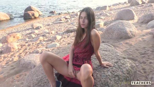 Beautiful Teen Sucks Cock On The Beach - Gold Teachers - hclips.com on nochargetube.com