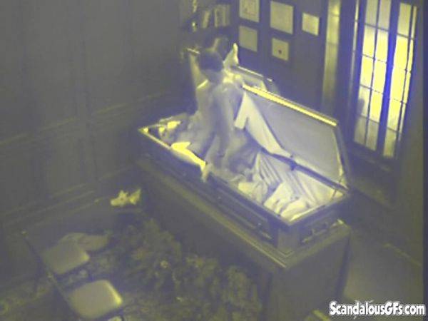 Slut fucks in massive coffin - txxx.com on nochargetube.com