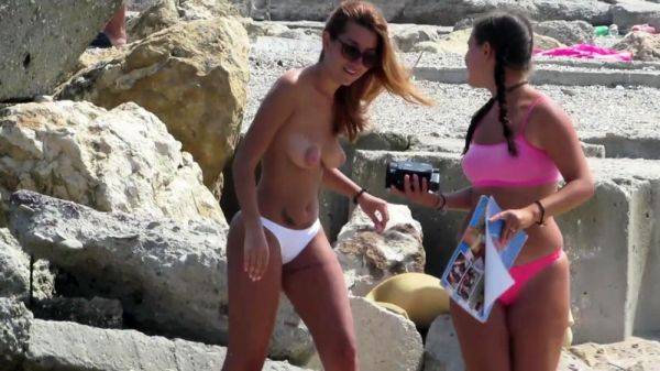 Sexy Topless Amateur Teens - Voyeur Beach Photo Session - drtuber.com on nochargetube.com