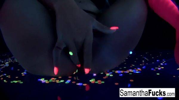 Big Tittied Blonde Loves Masturbating In Uv With Samantha Saint - hotmovs.com on nochargetube.com