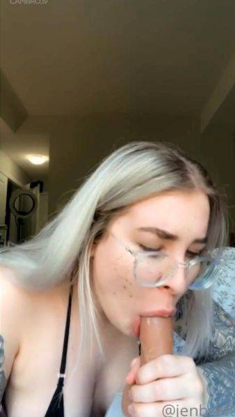 Jenbretty sucking a dildo - drtuber.com on nochargetube.com