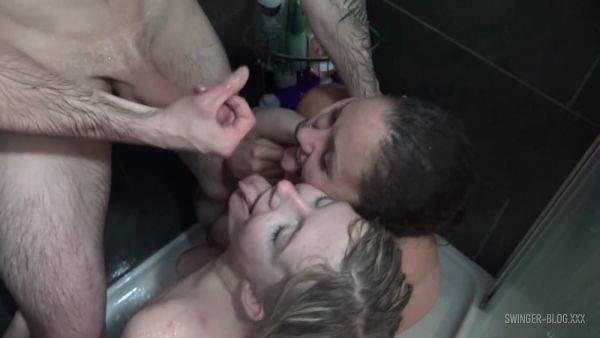 Real Life Amateur Swingers Having A Foursome Orgy - hclips.com on nochargetube.com