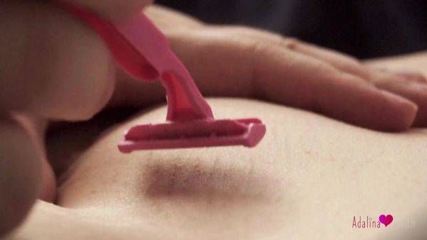 Slow-motion Romantic Pussy Shaving And Touching - hclips.com on nochargetube.com