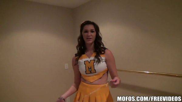 Cheerleader Holly flaunts her hot body in uniform & gives a sloppy BJ - sexu.com on nochargetube.com