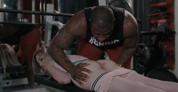 Black lover tries p***e pussy at the gym in remarkable interracial - alphaporno.com on nochargetube.com