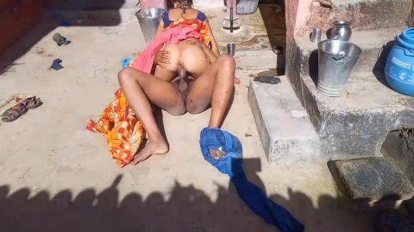 Deshi Village Bhabhi Outdoor Hindi Sex - txxx.com on nochargetube.com