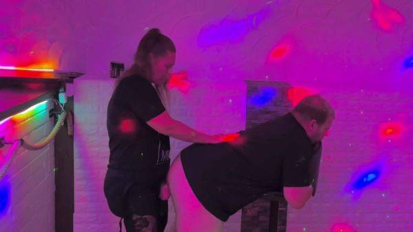 Pegging Doggy With A Huge Dildo At The Party - hclips.com - Germany on nochargetube.com