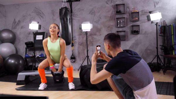 Fitness Rooms Influencer fucks and sucks big dick in gym - drtuber.com - Czech Republic on nochargetube.com