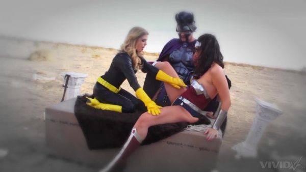 Steamy females go intimate with the same dick in super hero role play - hellporno.com on nochargetube.com