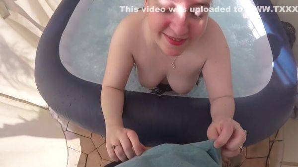 French Maid Blowjob With Cum In Mouth In Hot Tub - hotmovs.com - France on nochargetube.com