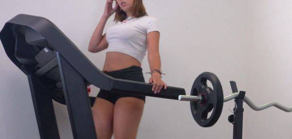 DOUBLE PENETRATION IN THE GYM, I work out and then I take two cocks - inxxx.com - Italy on nochargetube.com