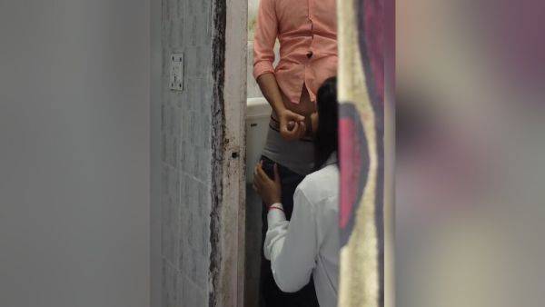 Viral Mms Teacher And Student Caught In School Washroom - desi-porntube.com - India on nochargetube.com