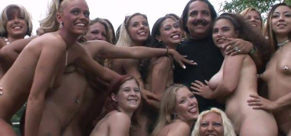 Ron Jeremy And A Bunch Of Girls - inxxx.com on nochargetube.com