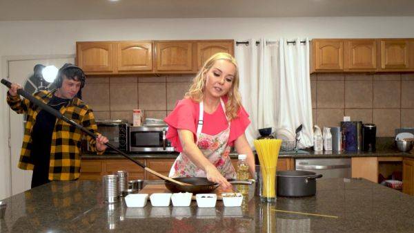 Energized MILF turns cooking show into genuine porno gems - xbabe.com on nochargetube.com