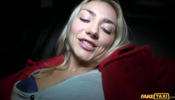 Taxi Cab Sex: Blonde Hottie Asks Cabbie's For His Hot Cum Creampie Cumshot - xhand.com - Czech Republic on nochargetube.com