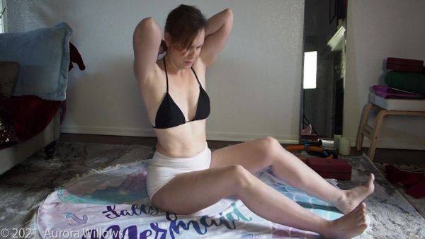 Yoga In White Shorts And Bikini Top - upornia.com on nochargetube.com