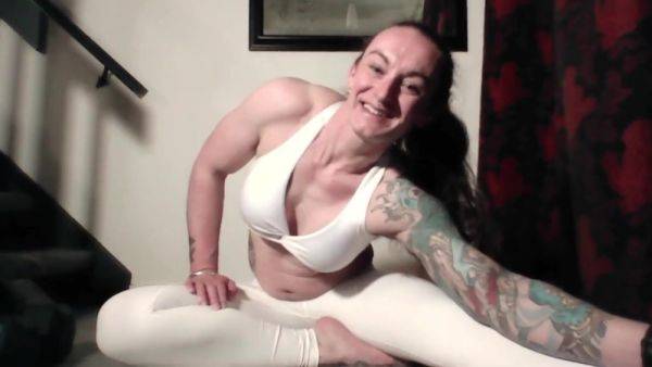 Muscle Girl In White Yoga Pants Stretching And Workout Live Stream Recording - hclips.com on nochargetube.com