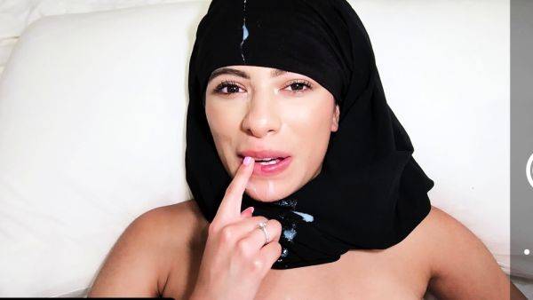 What a Hijab Can t Hide by Hijab Hookup - drtuber.com on nochargetube.com