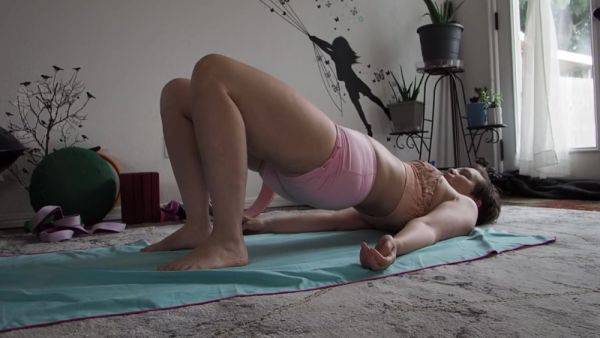 Sexy Milf Aurora Willows Doing Yoga In Booty Shorts - hotmovs.com - Usa on nochargetube.com