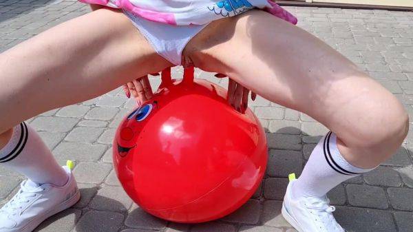 Fortunately there are two horns on the gym ball that I can ride in my outdoor solo session - anysex.com on nochargetube.com