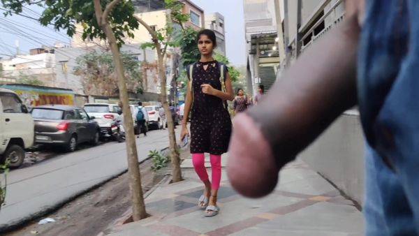 Flashing my dick at metro station - hclips.com - India on nochargetube.com